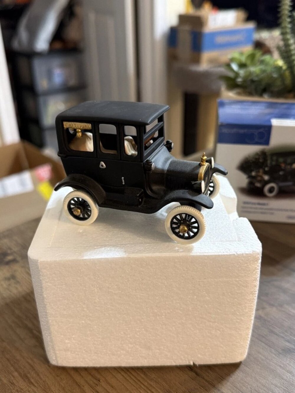 Department 56 "1919 Ford Model - T" #58906 - Christmas In The City - EUC